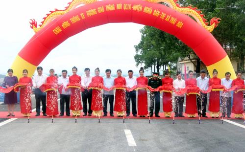 ຮອງນາຍົກລັດຖະມົນຕີເວືອງດິ່ງເຫ້ວເຂົ້າຮ່ວມພິທີເປີດສະຫຼອງຫຼາຍກິດຈະກຳຈຸດສຸມຢູ່ແຂວງເງະອານ
